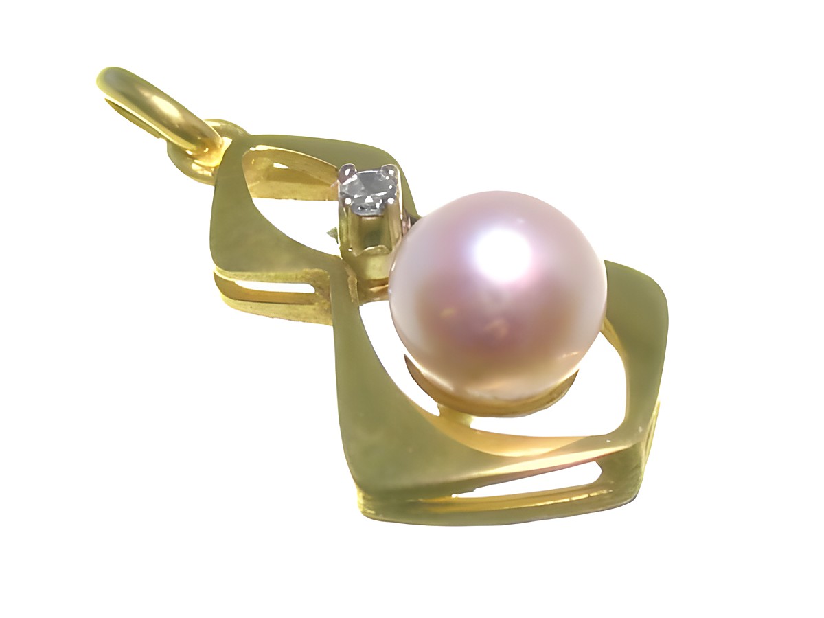 Zuchtperle Diamant Gold Anhänger aus Gelbgold mit einer Größe von 22 mm, Hersteller Juwelier Harnisch, verziert mit einem Diamanten, elegant und zeitlos.