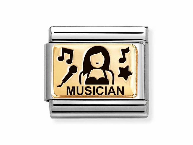 Ein charmantes Schmuckstück von Nomination Classic Gold mit dem Motiv einer Musikerin, verziert mit einem Mikrofon und Musiksymbolen, ideal für Musikliebhaber.