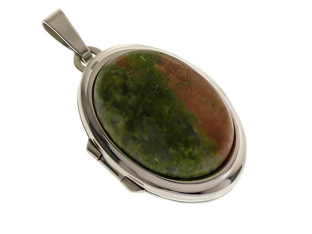 Ein ovales Medaillon aus Weißgold 585 mit einer Unakite Stein Cabochon in grünen und rotbraunen Farbtönen, elegant verarbeitet und ideal als Schmuckstück für besondere Anlässe.