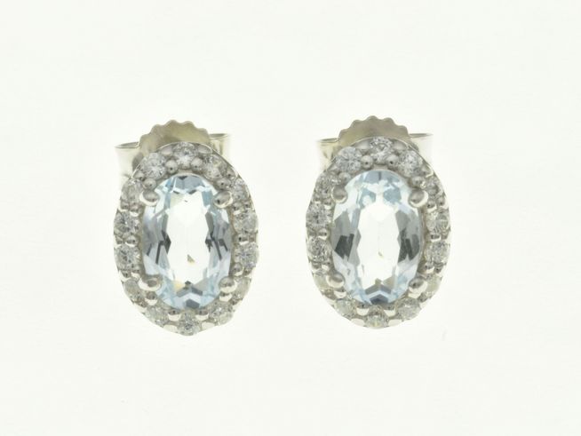 Oval Ohrstecker aus rhodiniertem Sterling Silber mit Blautopas und Zirkonia, gefertigt vom Juwelier Harnisch, glänzen durch ihr elegantes Design und den funkelnden Steinen.