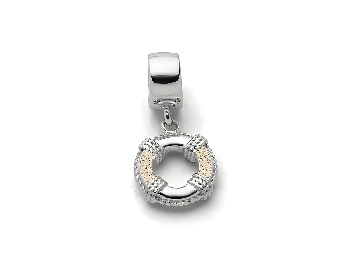 Der DUR Schmuck F262 ist ein Sterling Silber Charm in Form eines Rettungsrings, verziert mit Strandsand und feinen Details, ideal für eine maritime Schmuckkollektion.