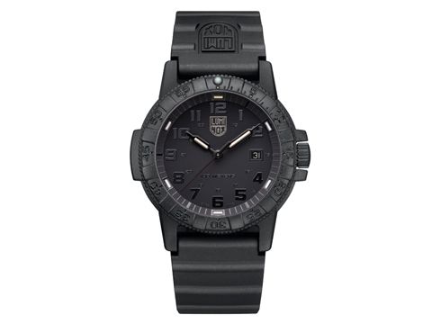 Herren Armbanduhr von Luminox, Modell LEATHERBACK SEA TURTLE GIANT 0320 SERIES, schwarze Uhr mit robustem Gehäuse und Silikonarmband, geeignet für Sport und Outdoor-Aktivitäten.
