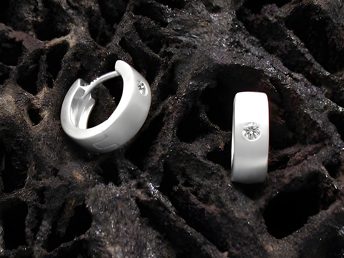 Creolen ELEGANT aus 925 Sterling Silber mit Zirkonia, von Juwelier Harnisch, speziell für Kinder. Die Ohrringe sind schlicht und modern, ideal für junge Mädchen.