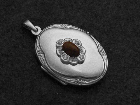 Mahagoni Obsidian Medaillon Cabochon aus Silber rhodiniert von Juwelier Harnisch, mit feiner Umrandung und ovalem Design, ideal als elegantes Schmuckstück.