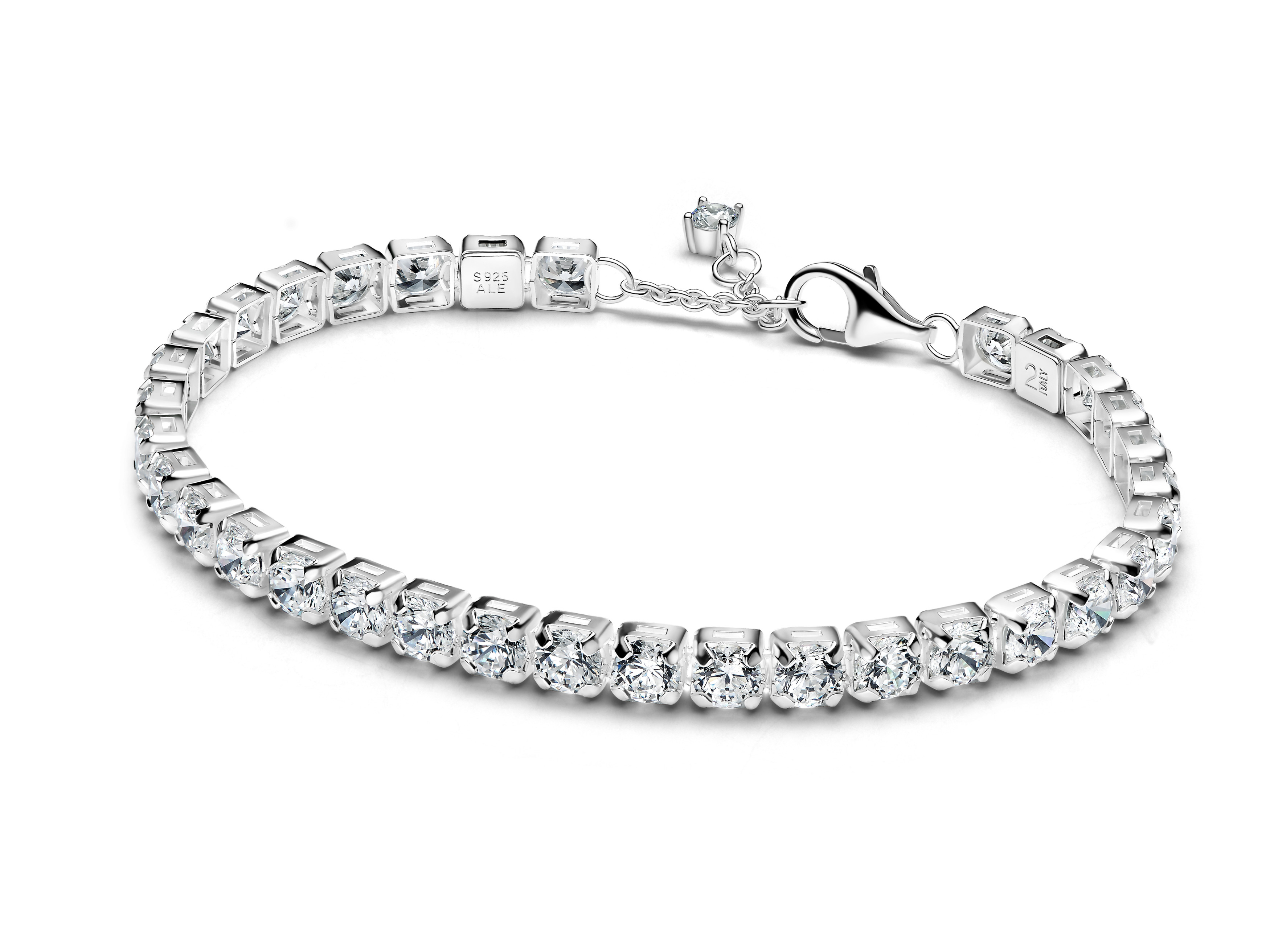 Pandora Tennisarmband aus Silber mit klaren Zirkonia, 16 cm lang, klassische und elegante Gestaltung, perfekt für besondere Anlässe oder den Alltag, funkelnde Elemente sorgen für einen auffälligen Look.