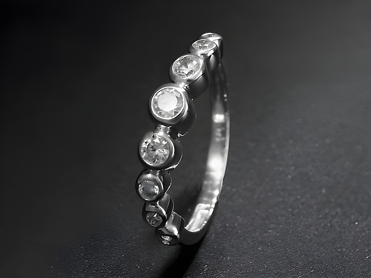 Silber Ring mit Wellen-Design, rhodiniert und funkelnden Zirkonia, Größe 52, aus 925 Silber, Hersteller Juwelier Harnisch, ideal bis Größe 52.