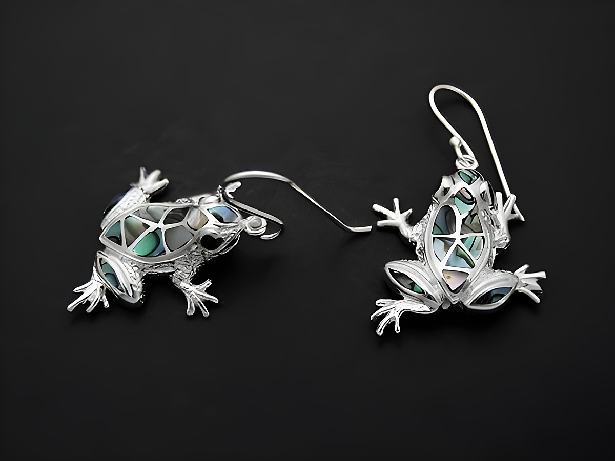 Silber Ohrringe in Froschform aus buntem Perlmutt mit tierischem Design, Hersteller Juwelier Harnisch, Ohrhänger mit Stein, ideal für einen auffälligen Look.