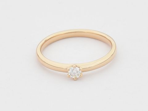 Verlobungsring aus Roségold mit einem Brillanten von 0,10ct in Größe 52, gefertigt von Juwelier Harnisch, bis Größe 52/17 erhältlich.