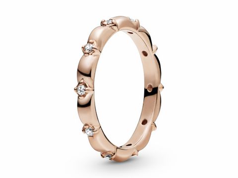 Pandora ROSE Ring 188791C01-48 aus Zirkonia in Größe 48/15,5 in roségold mit elegantem Design und funkelnden Steinen, perfekt für stilvolle Akzente.