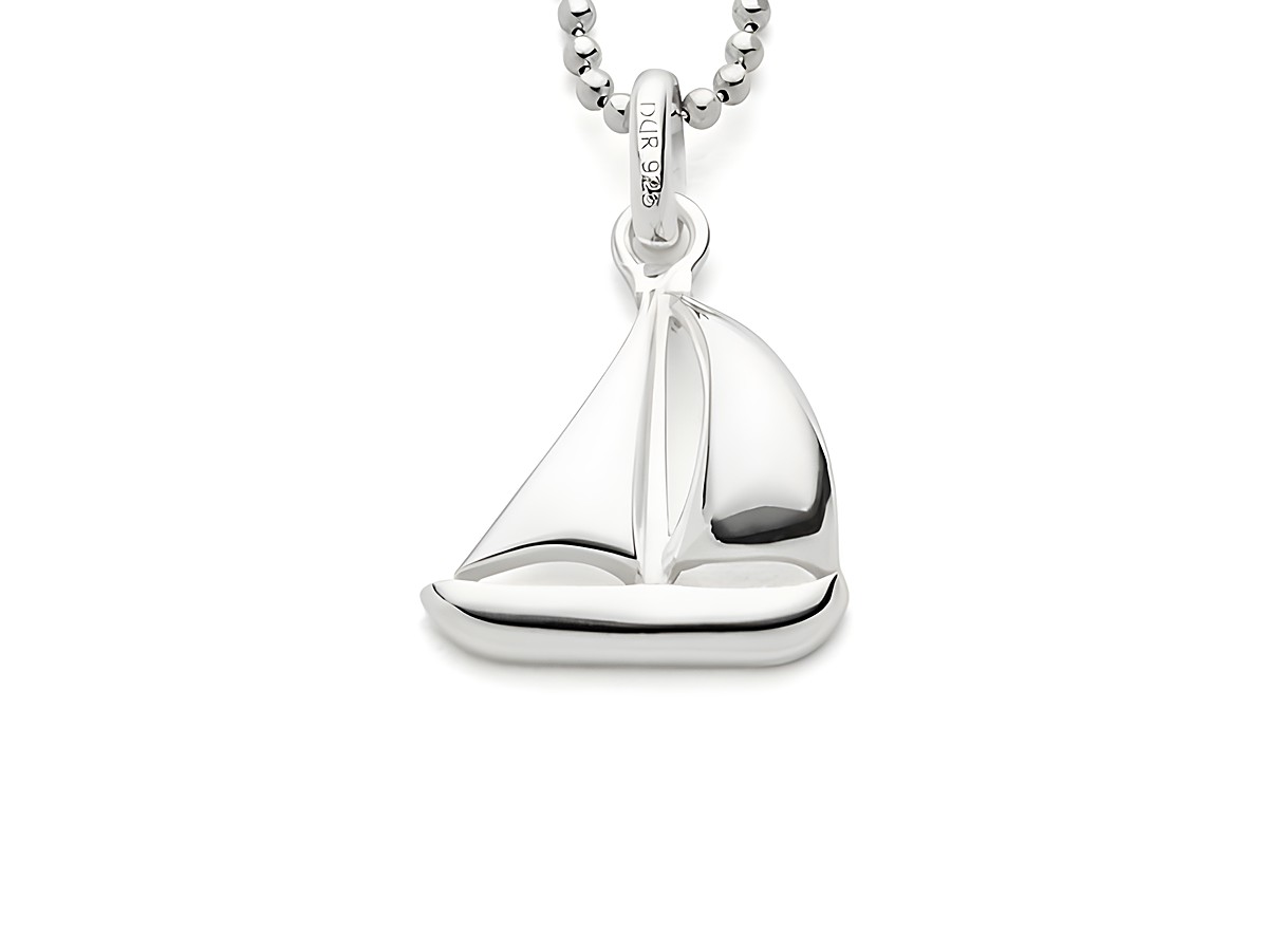 Sterling Silber Anhänger Ahoi von DUR in Form eines Segelboots mit glatter Oberfläche, ideal für maritime Liebhaber und als stilvolles Accessoire für jeden Anlass.