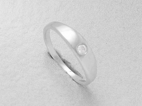 Süßer filigraner Silber Taufring mit Zirkonia, Hersteller Juwelier Harnisch, aus glänzendem Silber, schlichtes Design mit funkelndem Zirkonia, ideal als Geschenk zur Geburt oder Taufe.