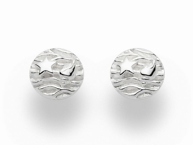 Zwei runde Ohrstecker aus Sterling Silber mit wellenförmiger Oberflächengestaltung und einem eingeprägten Stern, die einen maritimen Stil verkörpern, passend zu DUR Schmuck O5077.
