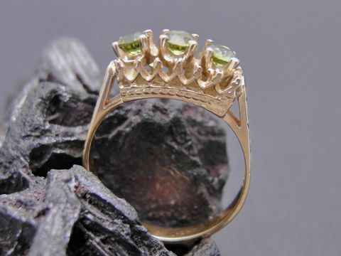 Goldring mit königlichem Design in Gr. 53 aus Gold 333, besetzt mit synthetischem Turmalin, Hersteller Juwelier Harnisch, bis Gr. 54/17,5.