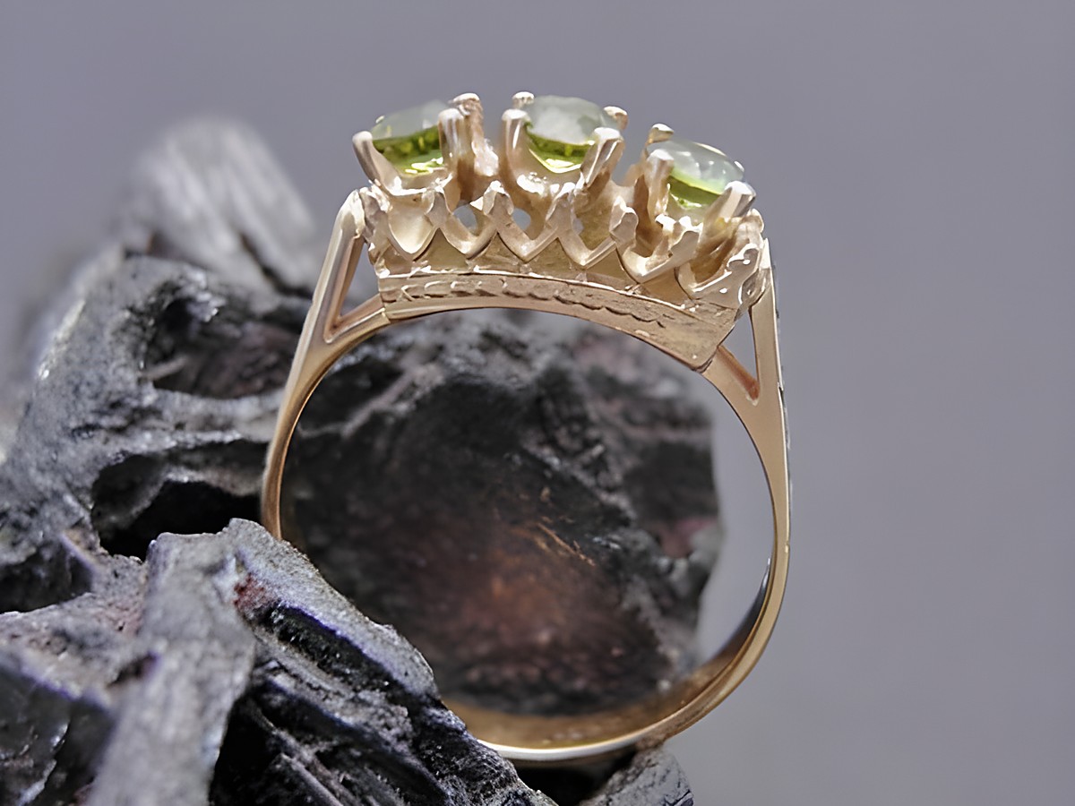 Goldring mit königlichem Design in Gr. 53 aus Gold 333, besetzt mit synthetischem Turmalin, Hersteller Juwelier Harnisch, bis Gr. 54/17,5. – Ansicht 2