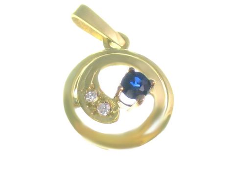 45090-0 Rund Diamant Gold Anhänger aus Gelbgold mit einem blauen Saphir und zwei weißen Diamanten, hergestellt von Juwelier Harnisch.