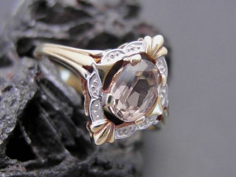 Goldring in Gr. 55,5 mit Rauchtopas und Gold 333, kunstvoll gestaltet vom Juwelier Harnisch, bis Gr. 56/18. Elegantes Schmuckstück mit feinen Details.