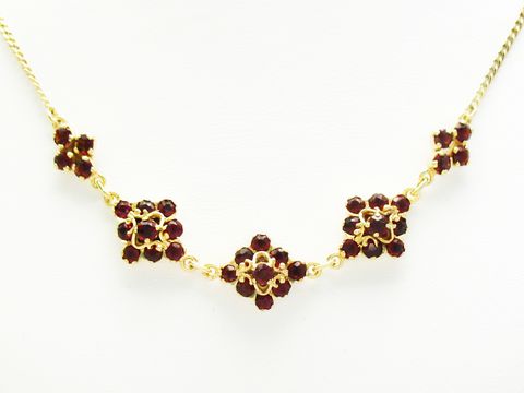Granat Collier Kette 39 cm aus Silber vergoldet mit kunstvoll angeordneten Granatsteinen, hergestellt von Juwelier Harnisch, elegante Collierschmuck für besondere Anlässe.