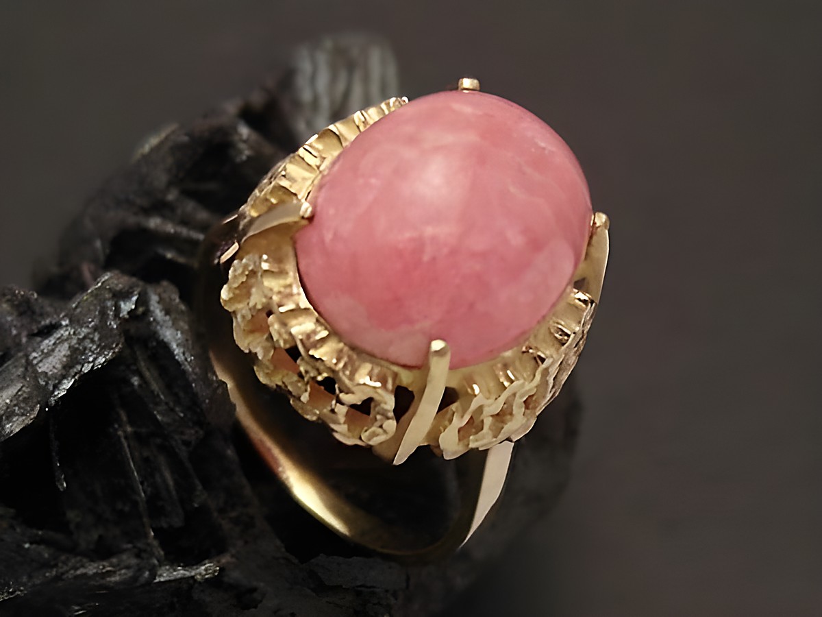 Goldring mit wundervollem Rhodochrosit, Gold 333, Größe 54, Hersteller Juwelier Harnisch, elegant und zeitlos für stilbewusste Damen.
