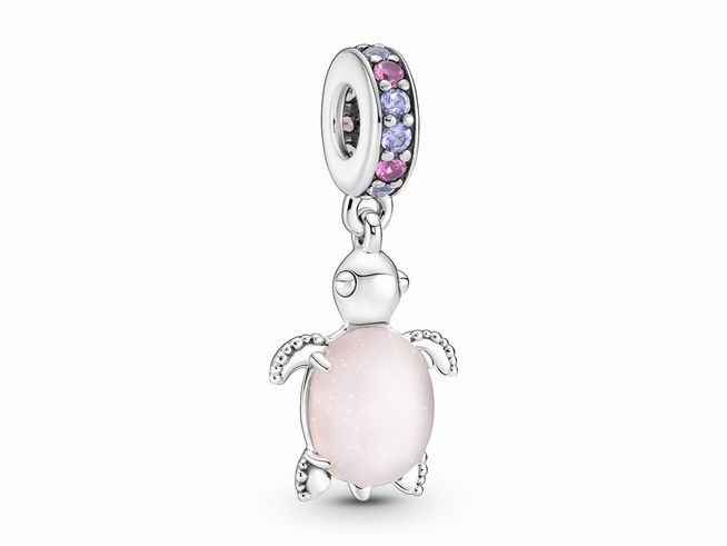 Rosafarbene Meeresschildkröte aus Murano-Glas mit Sterling Silber und bunten Kristallen, charmant gestaltet für eine edle Schmuckkollektion, ideal als Anhänger.