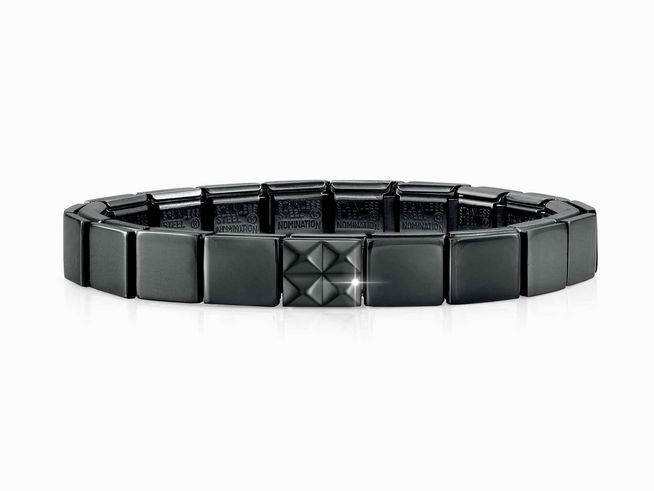 423910202-0 Das Bild zeigt ein elegantes Armband aus Edelstahl mit PVD-Beschichtung in Schwarz von Nomination, versehen mit vier kleinen Pyramiden und einem modernen Design.