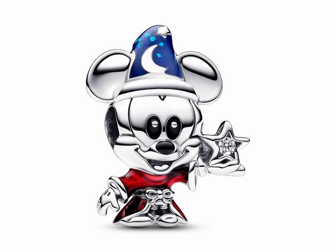 Ein charm von Mickey Mouse als Disney Zauberlehrling, aus sterling Silber mit bunten Zirkonia, trägt einen blauen Hut und hält einen Stern in der Hand, ideal für Pandora Schmuck.