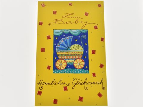 Eine bunte Glückwunschkarte zum Baby mit einem stilisierten Kinderwagen in der Mitte, umrandet von dekorativen Elementen und der Aufschrift "Zum Baby" und "Herzlichen Glückwunsch".