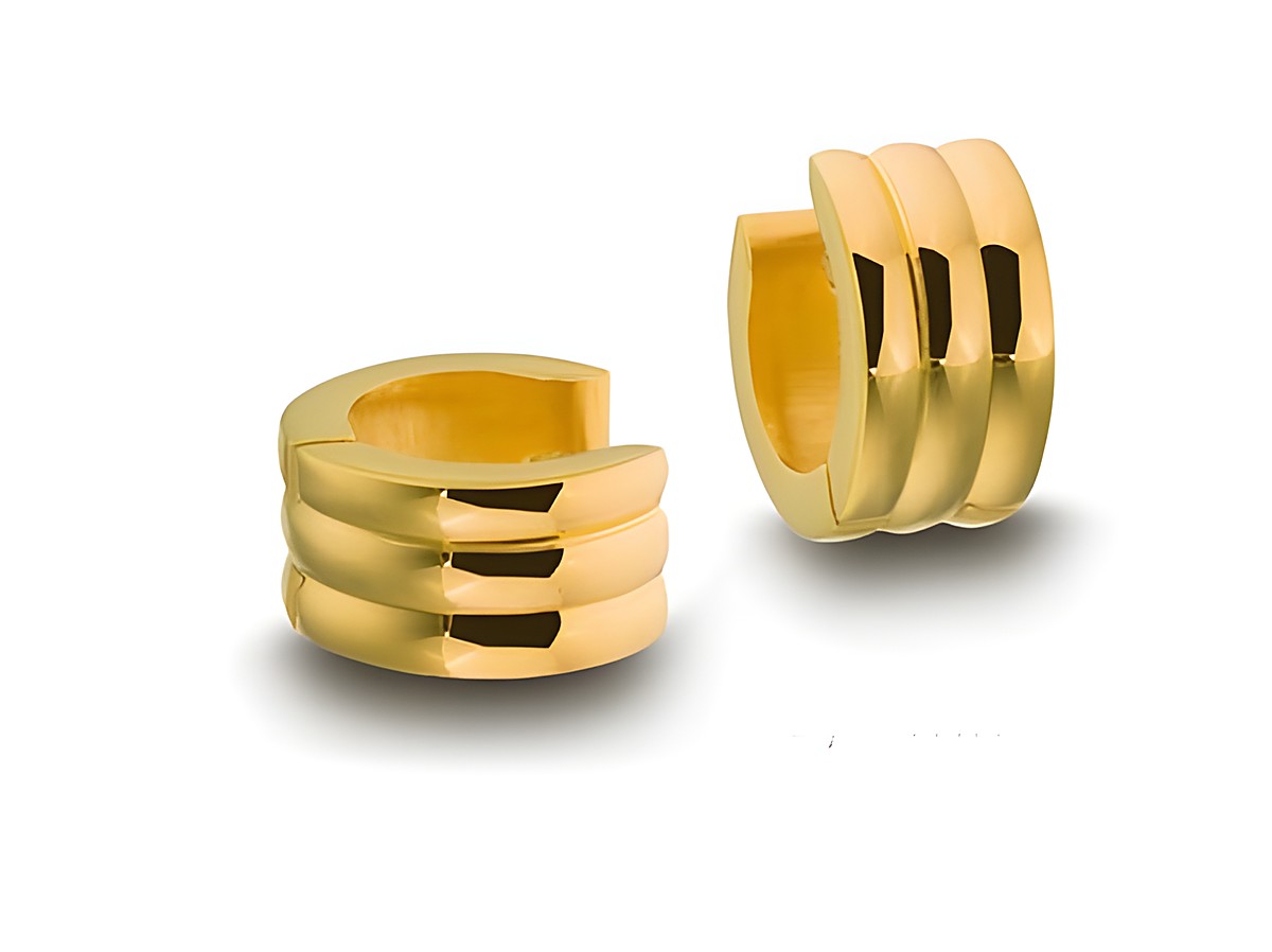 Edelstahl Creolen in Rillenoptik, goldfarben, mit einem Durchmesser von 1,3 cm und einer Breite von 6,8 mm, hergestellt von Juwelier Harnisch.