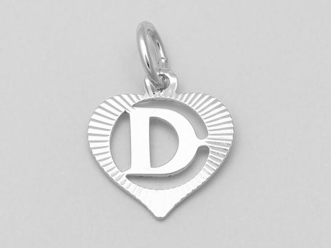 Herz Anhänger mit dem Buchstaben D aus 925 Silber, diamantiert und von Juwelier Harnisch, ideal als persönliches Schmuckstück.