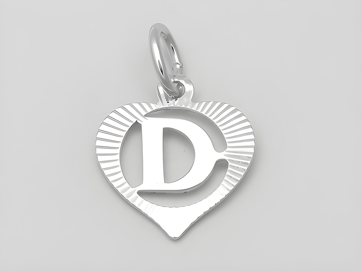 Herz Anhänger mit dem Buchstaben D aus 925 Silber, diamantiert und von Juwelier Harnisch, ideal als persönliches Schmuckstück.