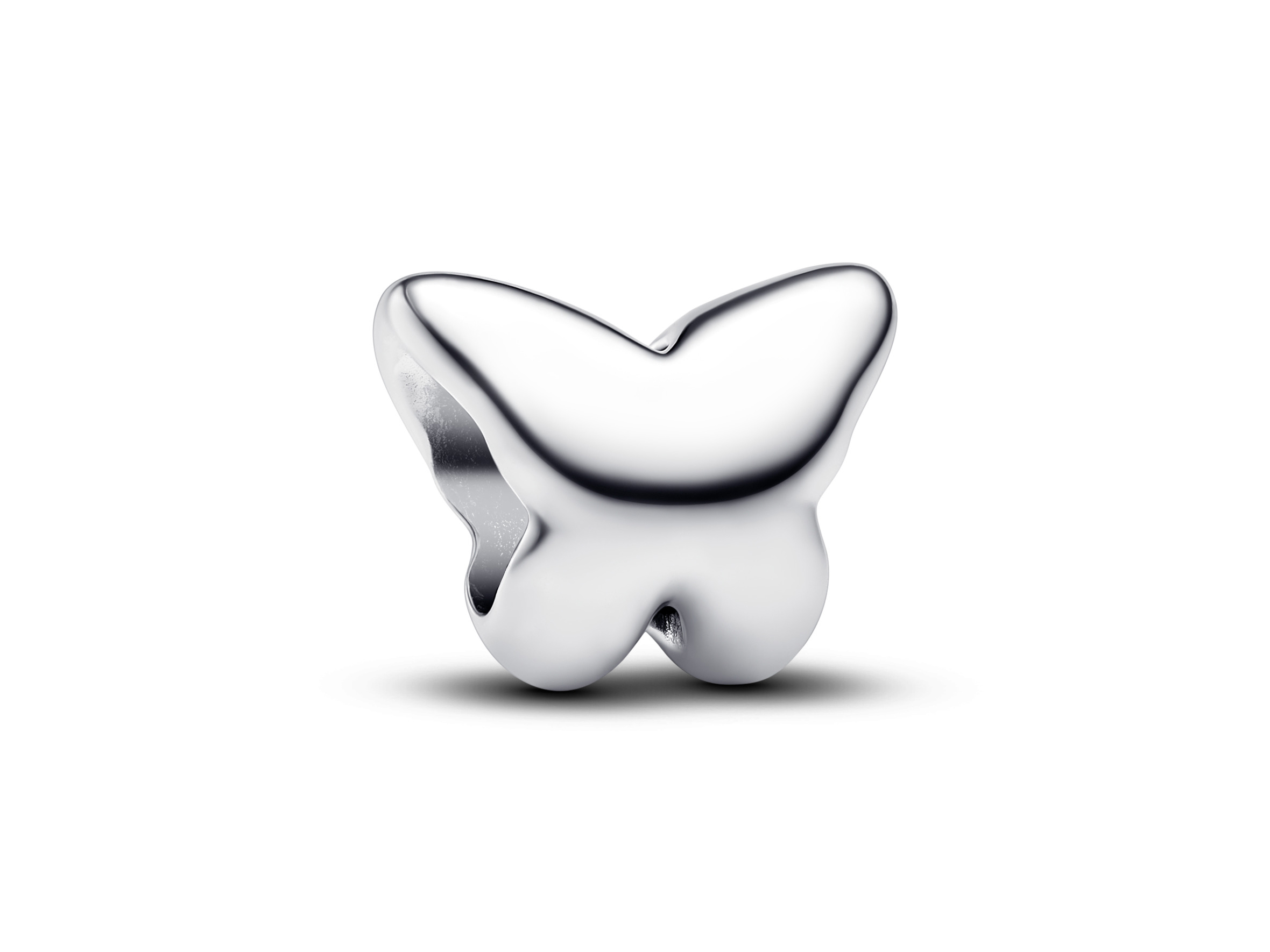 Schmetterling Mini Charm aus Silber von Pandora, glänzende, filigrane Form, ideal für Armbänder, ergänzt jeden Look elegant und verspielt. Neuheiten aus der Kollektion.