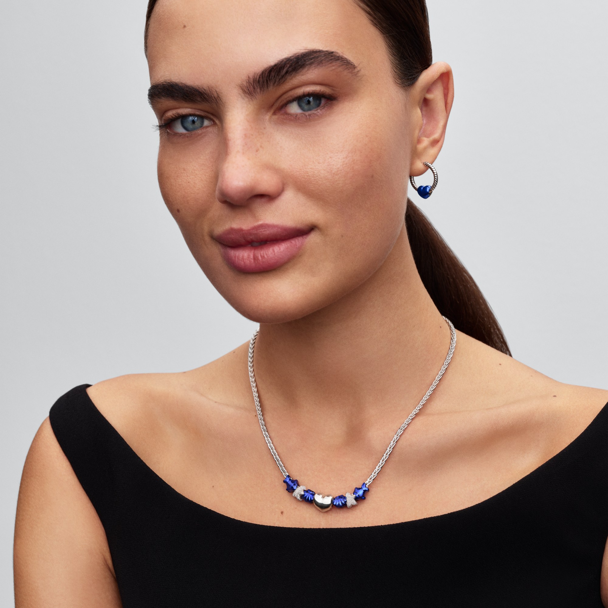 Pandora Kleine Charm-Ohrringe - Sterling Silber – Ansicht 3