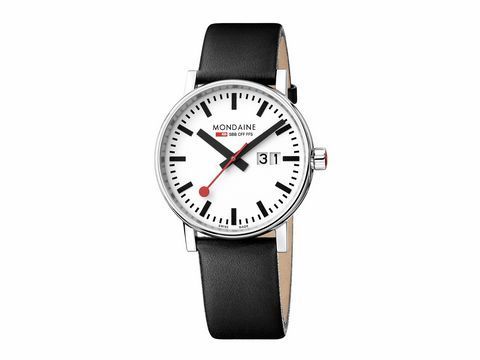 Mondaine Uhr MSE.40210.LBV evo2 aus poliertem Edelstahl mit einem Durchmesser von 40 mm, klassisches Zifferblatt in Weiß mit schwarzen Indizes und rotem Sekundenzeiger, schwarzes Lederarmband.