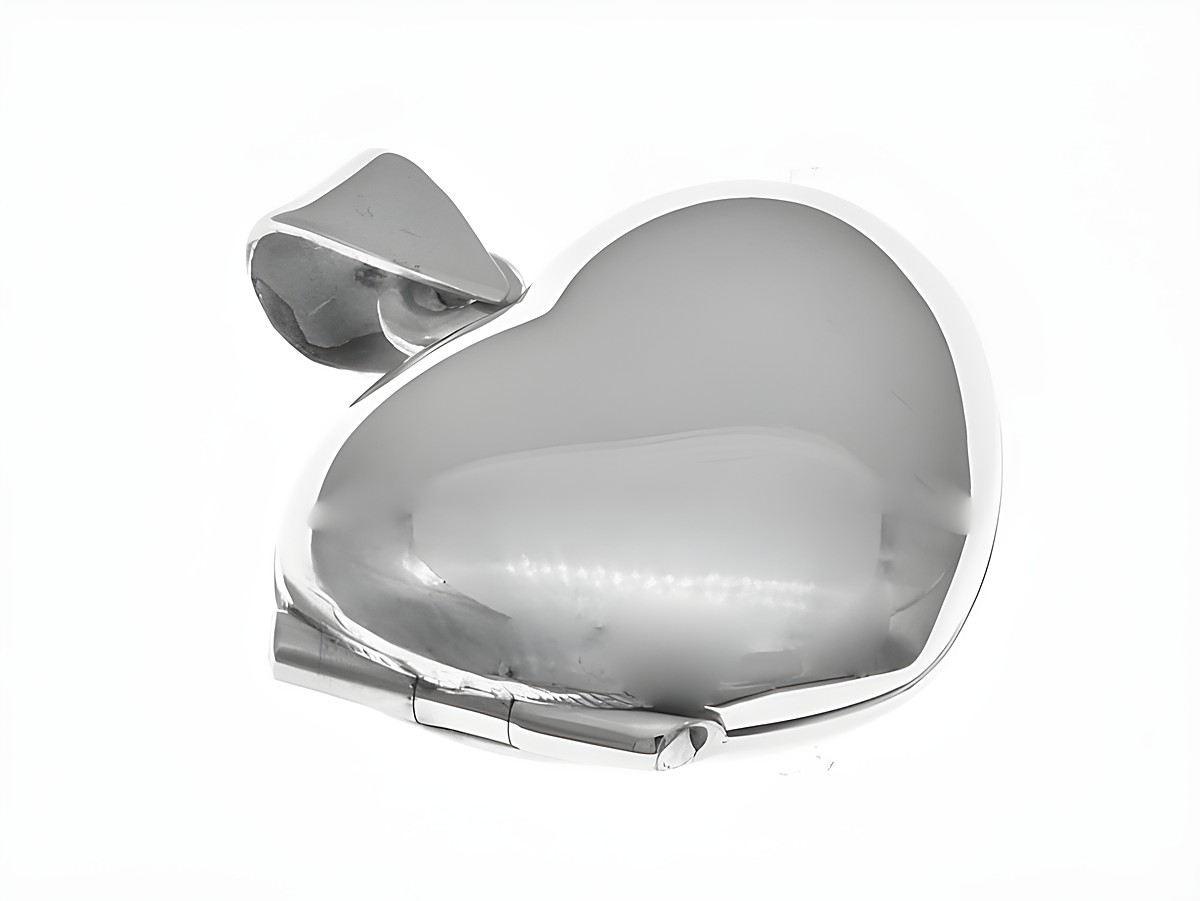 Medaillon in Herzform aus poliertem Sterling Silber, Hersteller Juwelier Harnisch, ideal als Schmuckstück für besondere Anlässe oder als Geschenk.
