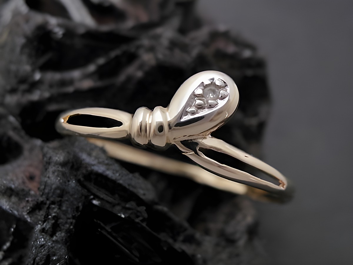 Gold Ring - symbolisch - Gold 585 bicolor - Diamant - Goldring - Gr. 55, Hersteller: Juwelier Harnisch, bis Gr. 56/18, zarter Goldring mit funkelndem Diamant.
