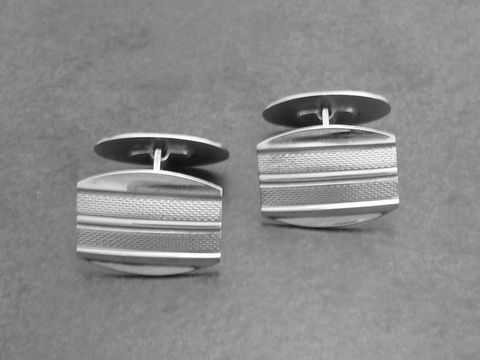 Original 60er Echt Silber Manschettenknöpfe RETRO Hersteller Juwelier Harnisch aus Echt Silber mit elegantem Design und strukturierten Oberflächen. Ideal für besondere Anlässe.