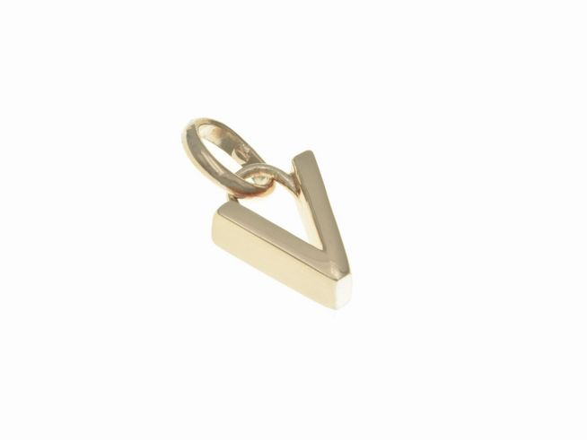 Anhänger aus poliertem Sterling Silber in der Form des Buchstabens V, vergoldet in Roségold, Hersteller Juwelier Harnisch. Ideal für persönliche Schmuckstücke.