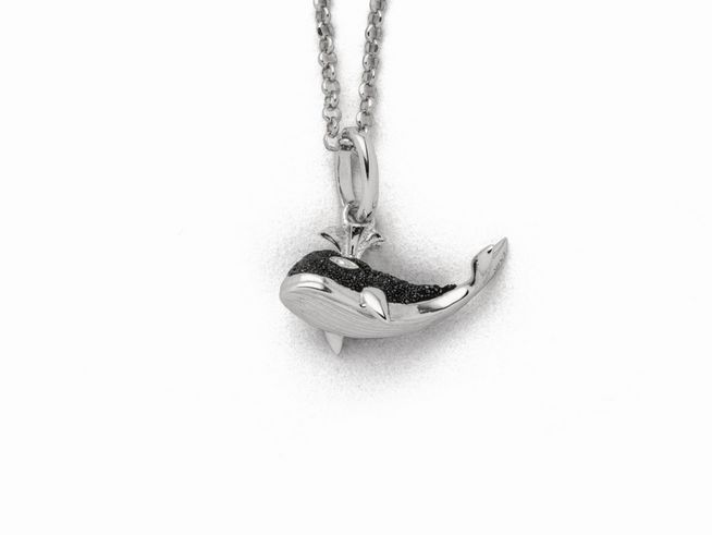 Halskette mit Walfisch-Anhänger aus Sterling Silber von DUR, Kette ist 42 cm lang, elegantes Design mit perfekt detailliertem Walfisch, ideal für jeden Anlass.