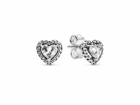 Sterling Silber Ohrstecker in Herzform mit Zirkonia von Pandora, modisch und elegant, ideal als Geschenk oder für besondere Anlässe.
