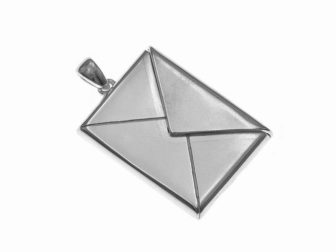 Medaillon in Form eines Briefes, aus Sterling Silber gefertigt, Hersteller Juwelier Harnisch, zeitloses Design in Sonderformen, ideal als Schmuckstück für besondere Anlässe.
