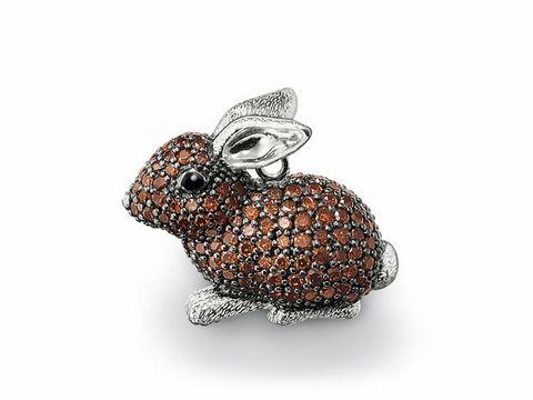 Thomas Sabo Anhänger PE403-041-2 aus Silber mit Kaltemail und Zirkonia, dargestellt als niedlicher Hase im detailreichen Design.
