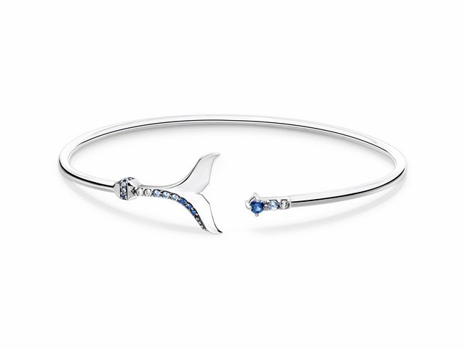 Eleganter Thomas Sabo Armreif aus sterling Silber mit geschwungenem Design, verziert mit synthetischem Spinell und Zirkonia, Länge 17 cm. Schlicht und modern, ideal für jeden Anlass.
