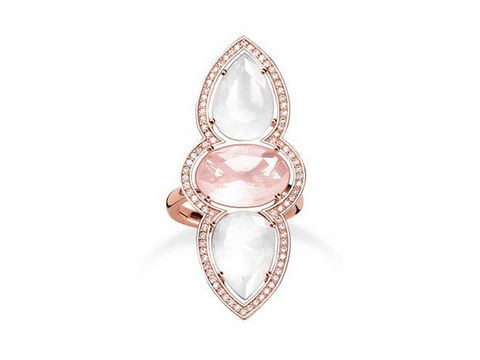 Ein eleganter Ring von Thomas Sabo in Silber mit vergoldetem Roségold, verziert mit Milky Quarz, Rosenquarz und Zirkonia, Größe 58, auffälliges Design mit drei Steinen.