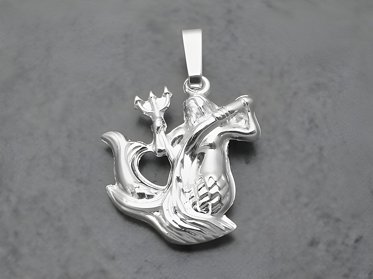 Anhänger im Design des Wassermanns aus Sterling Silber, plastische Darstellung mit Detailreichen Elementen, gefertigt vom Juwelier Harnisch, ideal für persönliches Geschenk oder Schmuckliebhaber.