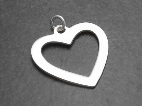 Silber Herz Anhänger flach und poliert von Hersteller Juwelier Harnisch, eleganter Herzanhänger mit schlichtem Design und hochwertiger Verarbeitung.