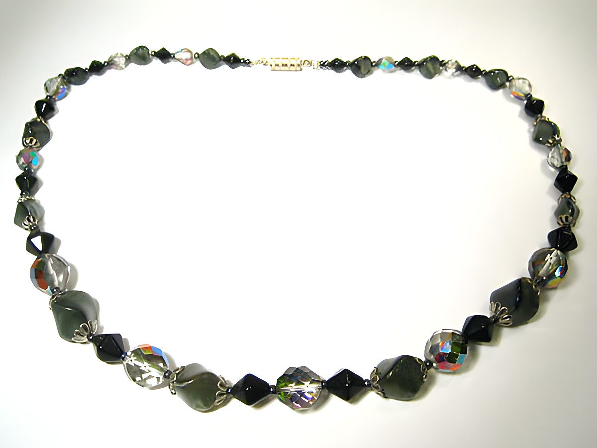 Funkelnde schöne Kette in Grau - Schwarz 50 cm -NEU- von Juwelier Harnisch mit Ketten Stein in verschiedenen Formen und Farben, ideal für elegante Anlässe.