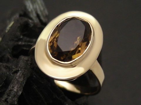 43953-0 Goldring aus Edel-Gold 333 mit unechtem Stein in der Größe 51,5, Hersteller Juwelier Harnisch, geeignet bis Größe 52/17.