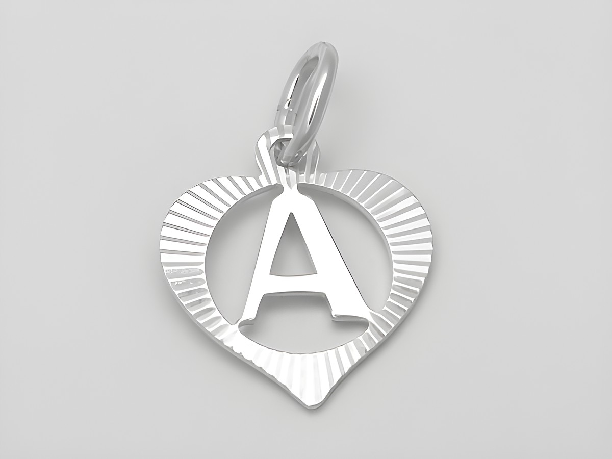 Herz Silber Anhänger mit diamantiertem Buchstaben A aus 925 Silber, hergestellt von Juwelier Harnisch. Ideal als persönliches Geschenk oder Schmuckstück.