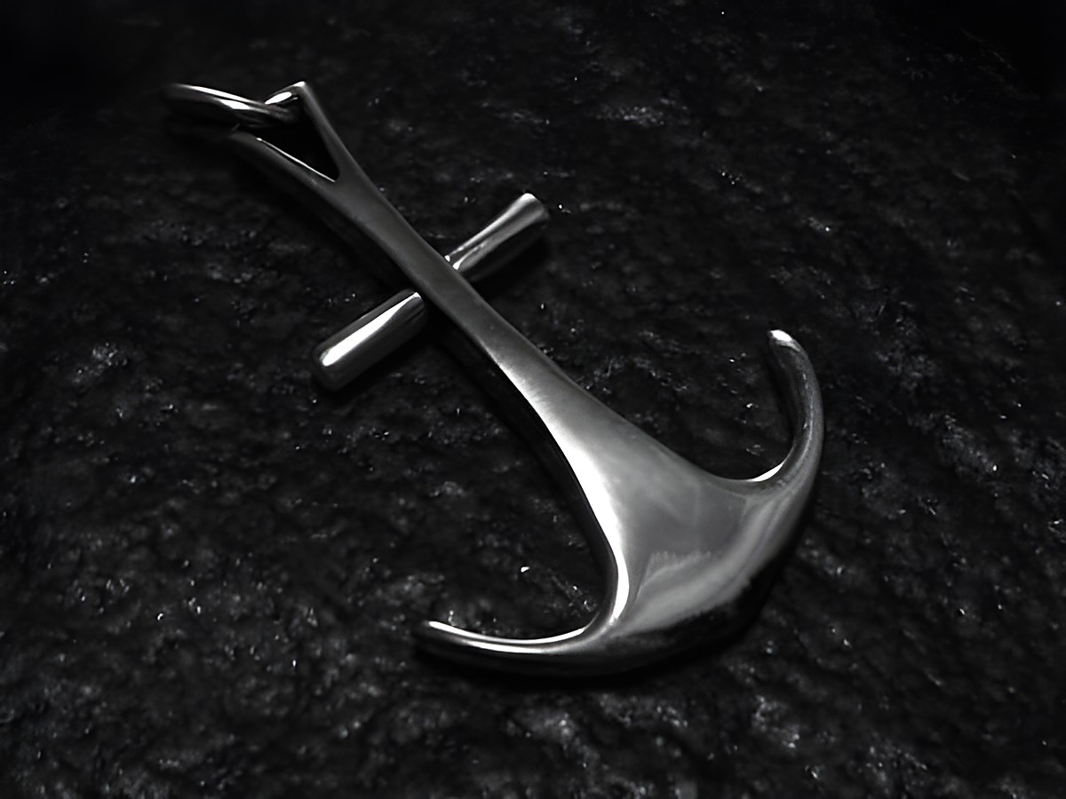 Sterling Silber Anhänger in Form eines Ankers, geeignet für maritime und seefahrtsaffine Schmuckliebhaber, hergestellt von Juwelier Harnisch.