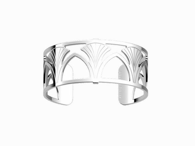 Silberner Armreif von Les Georgettes mit einem filigranen Design aus geschwungenen Mustern, 25 mm breit, elegant und modern, ideal für vielseitige Stylings.