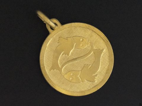 Sternzeichen Anhänger aus Gold 333 mit dem Motiv Fische, doppeltes Fischsymbol, elegant gestaltet, Hersteller Juwelier Harnisch, perfekt für Fisch-Geborene und Liebhaber.